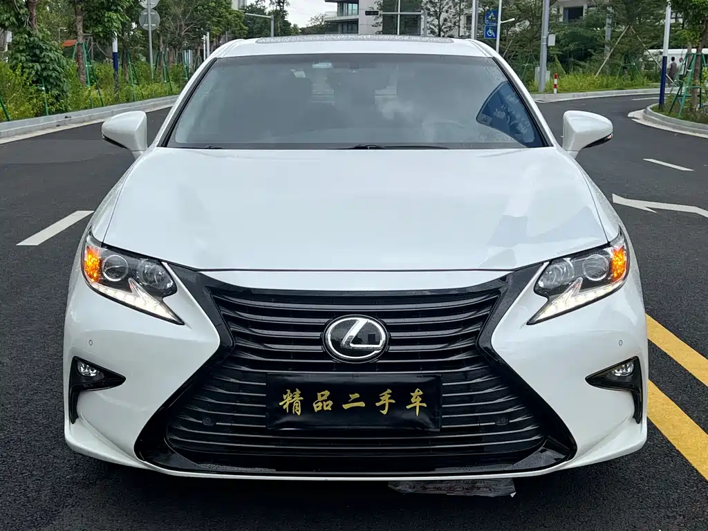 Lexus ES 2018