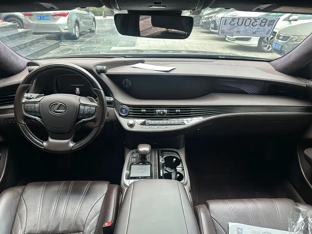 Lexus LS 2019