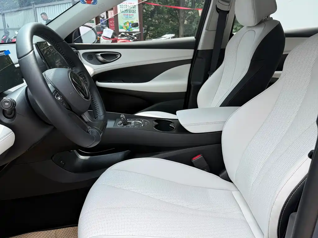 BYD Seal 05 DM-i 2025 — фото 8