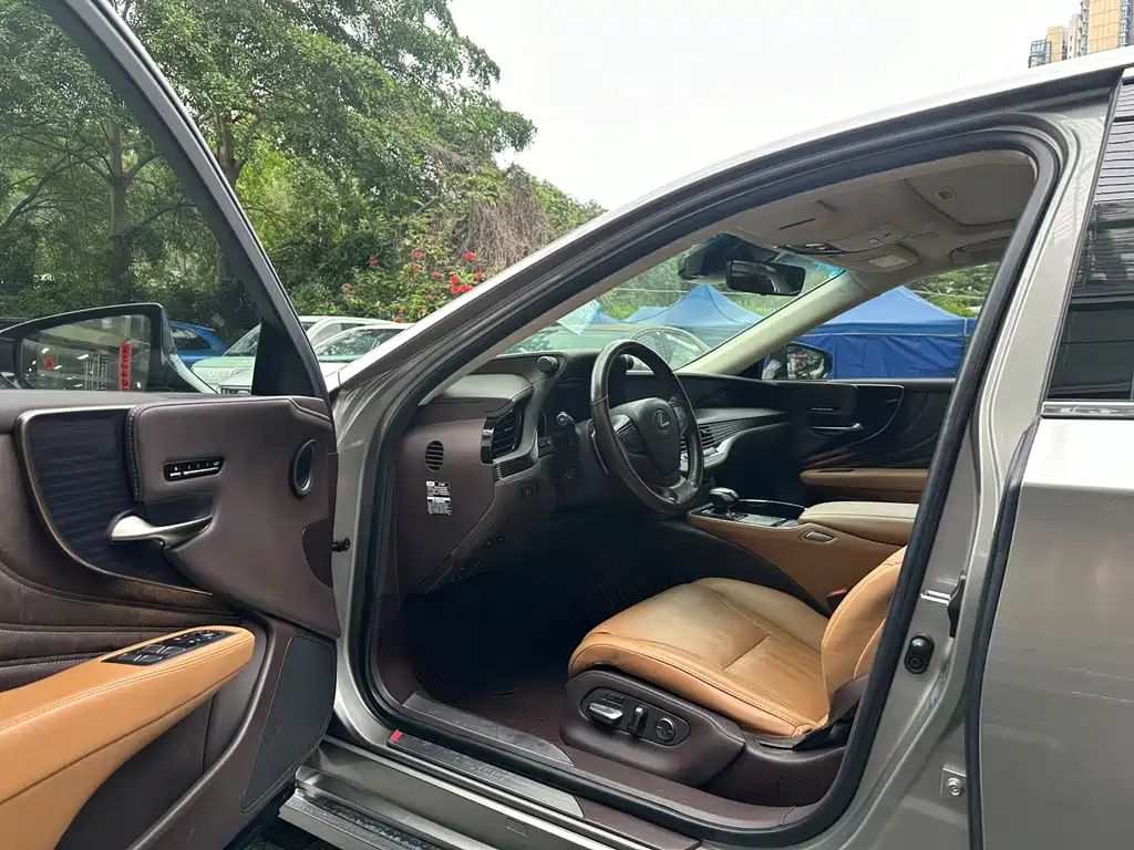 Lexus LS 2020