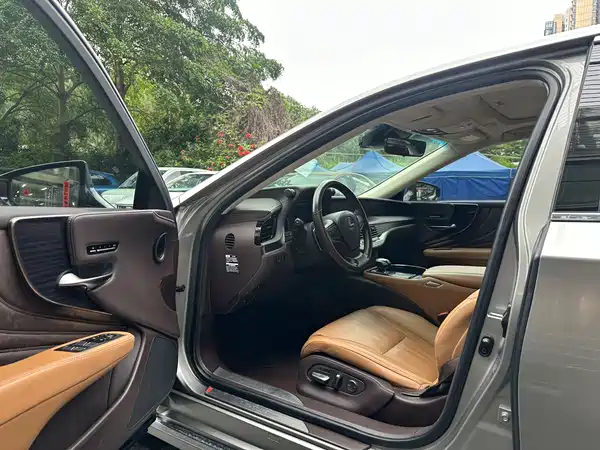 Lexus LS 2020