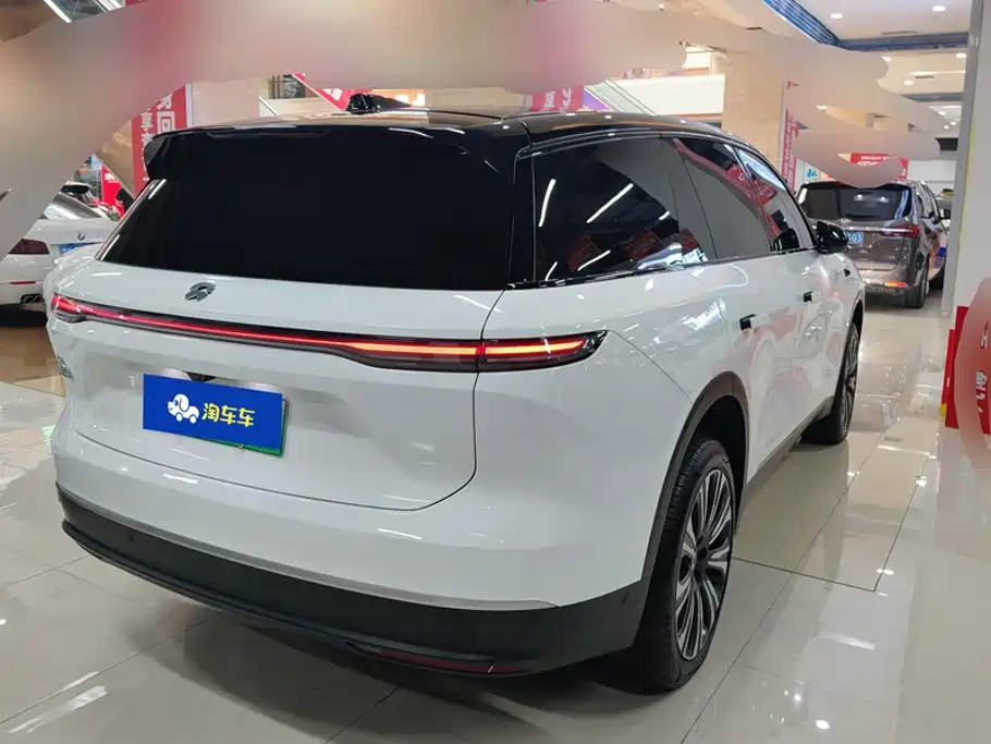 NIO ES8 2024