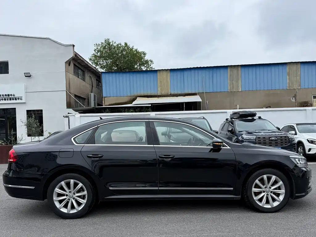 Volkswagen Passat 2018 — фото 16