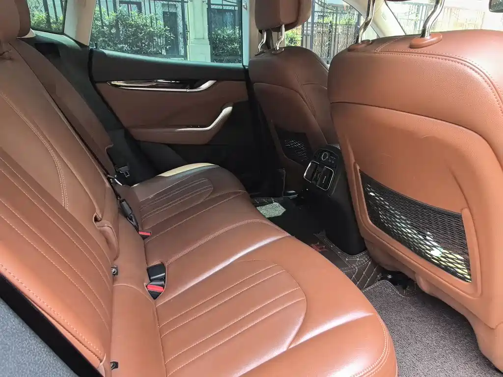 Maserati Levante 2018 — фото 12