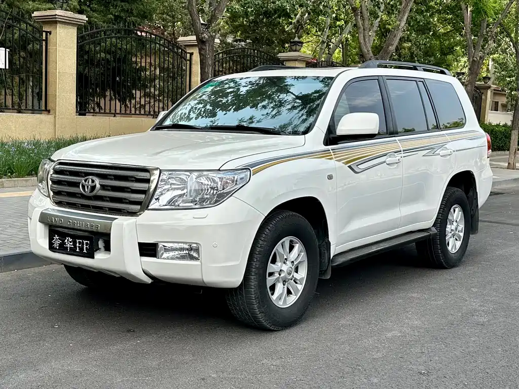 Toyota Land Cruiser 2010 — фото 1
