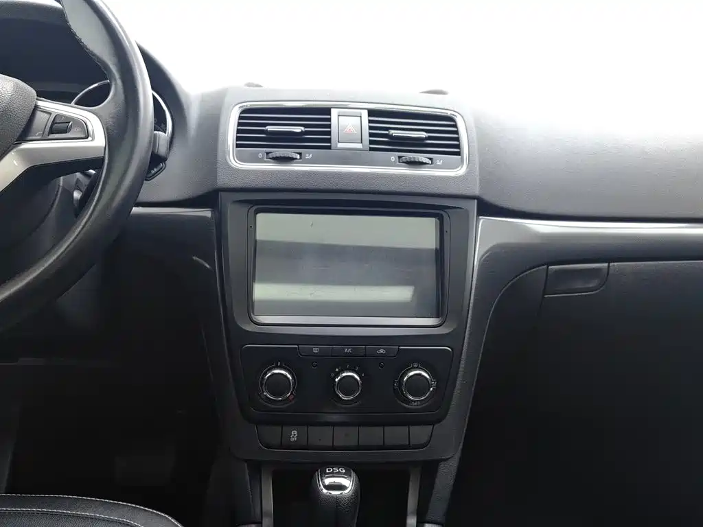 Skoda Yeti 2017 — фото 12