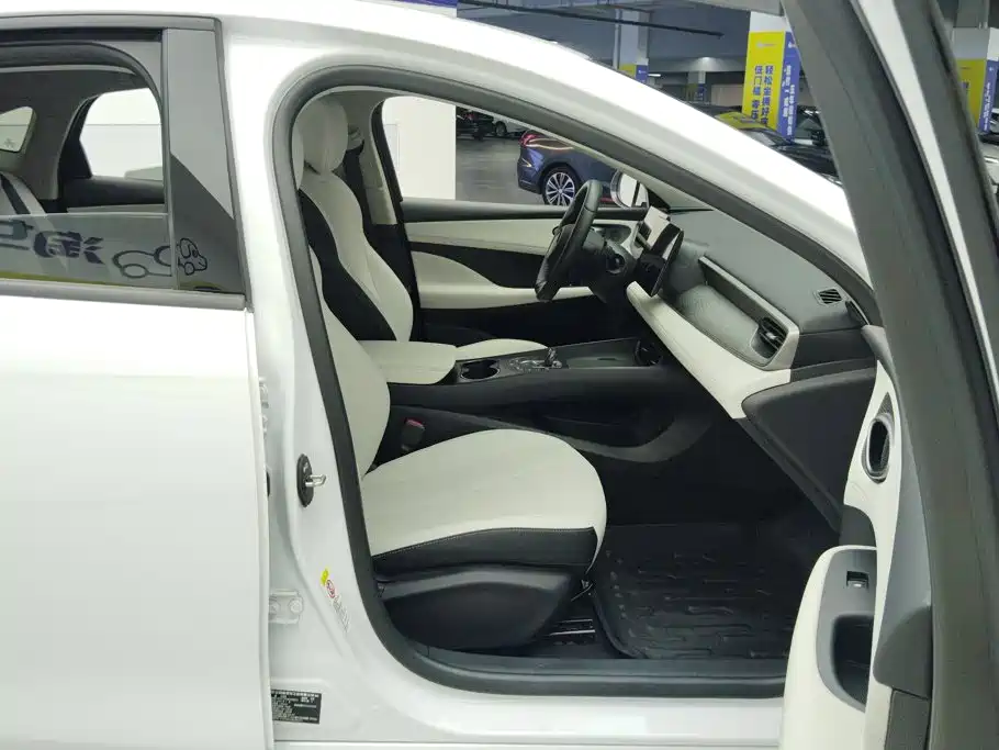 BYD Seal 05 DM-i 2025 — фото 8