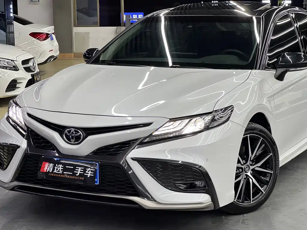 Toyota Camry 2022 — фото 3