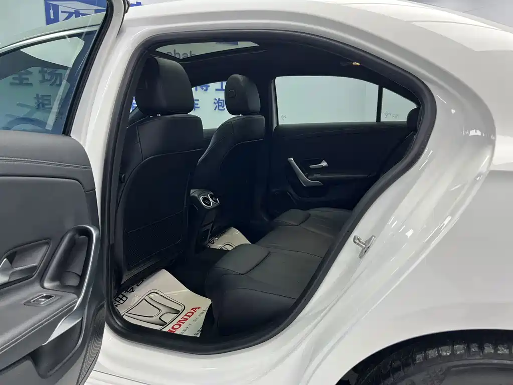 Mercedes-Benz A-Class 2023 — фото 8