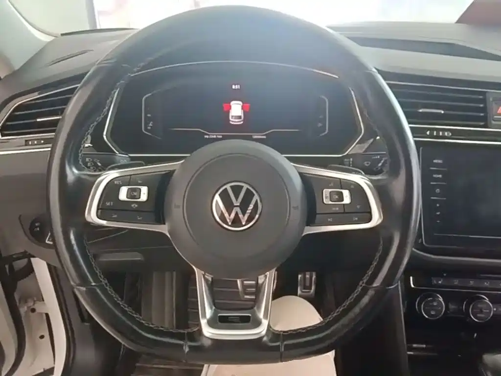 Volkswagen Tiguan L 2021 — фото 11