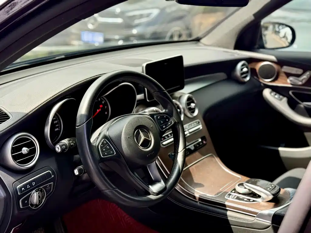 Mercedes-Benz GLC 2017 — фото 15