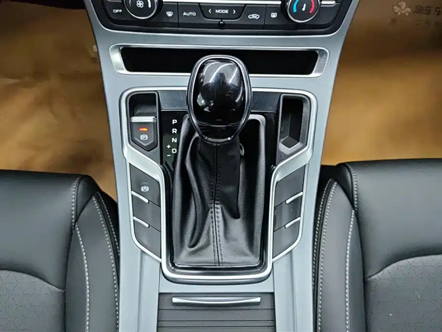 Geely Emgrand 2021 — фото 16