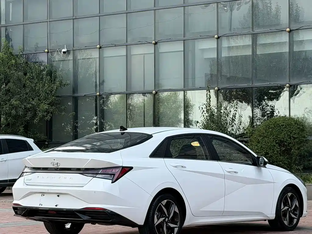 Hyundai Elantra 2022 — фото 6