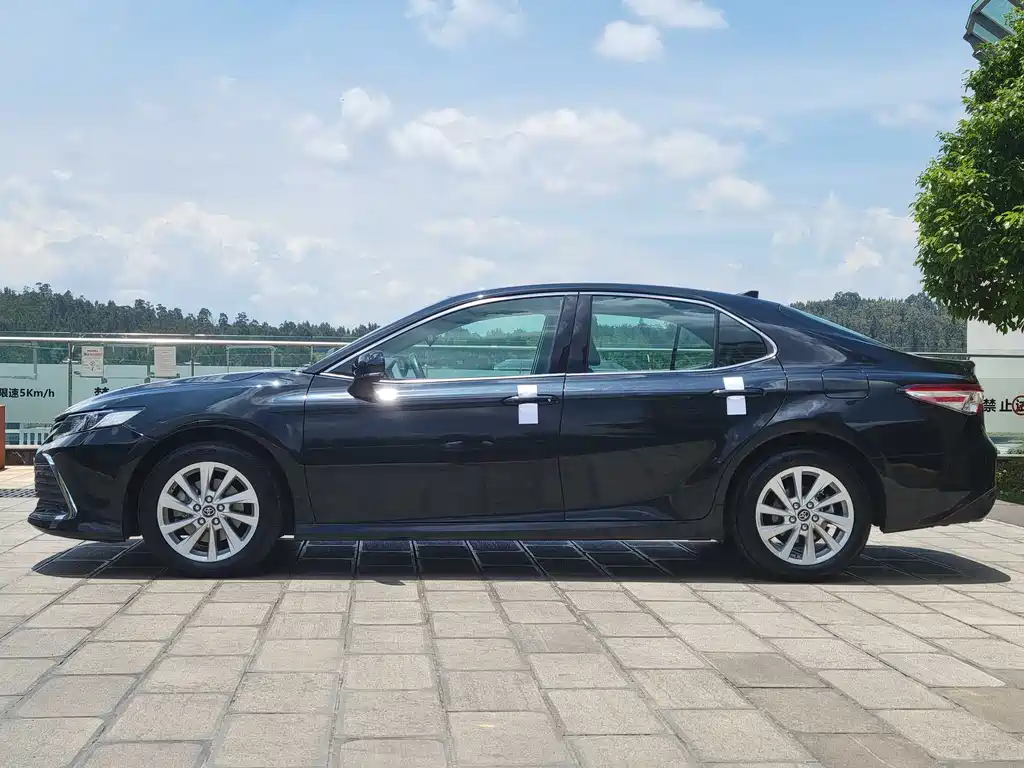 Toyota Camry 2023 — фото 21