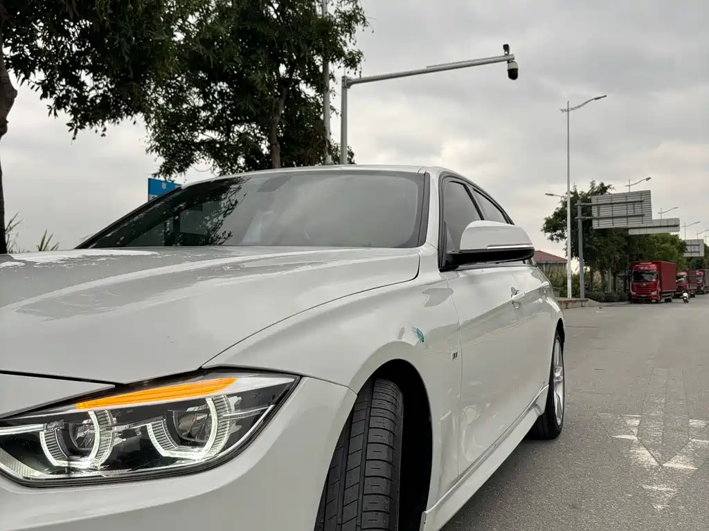 BMW 3 Series 2017 — фото 17