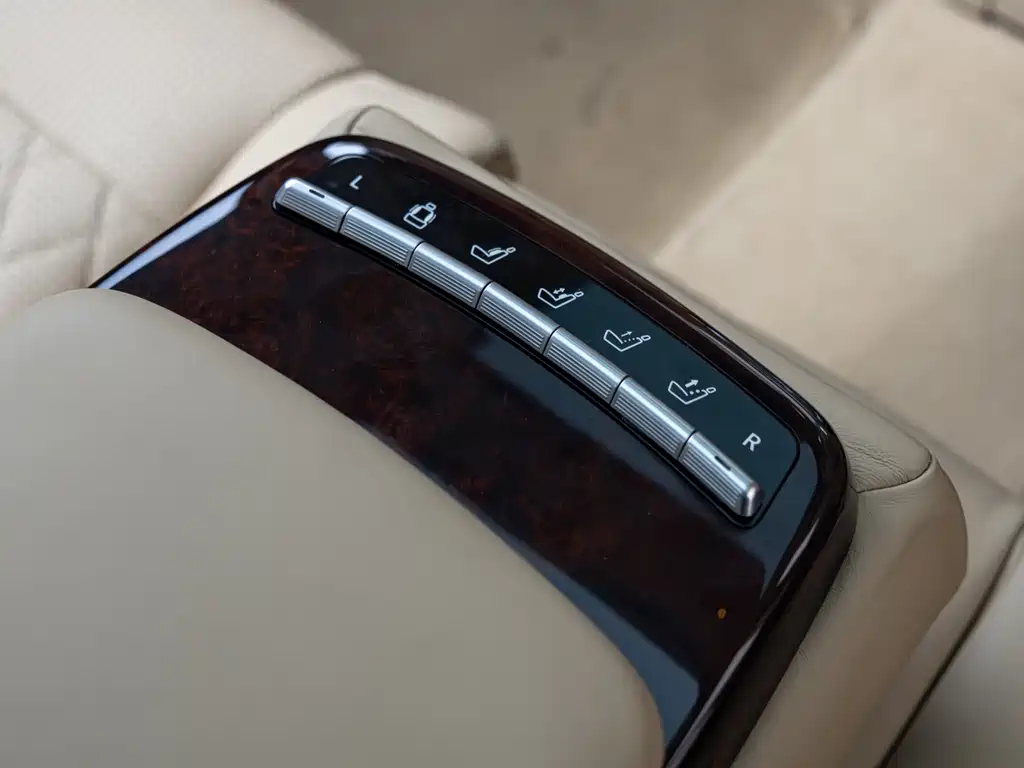 Mercedes-Benz S-Class AMG 2011 — фото 24