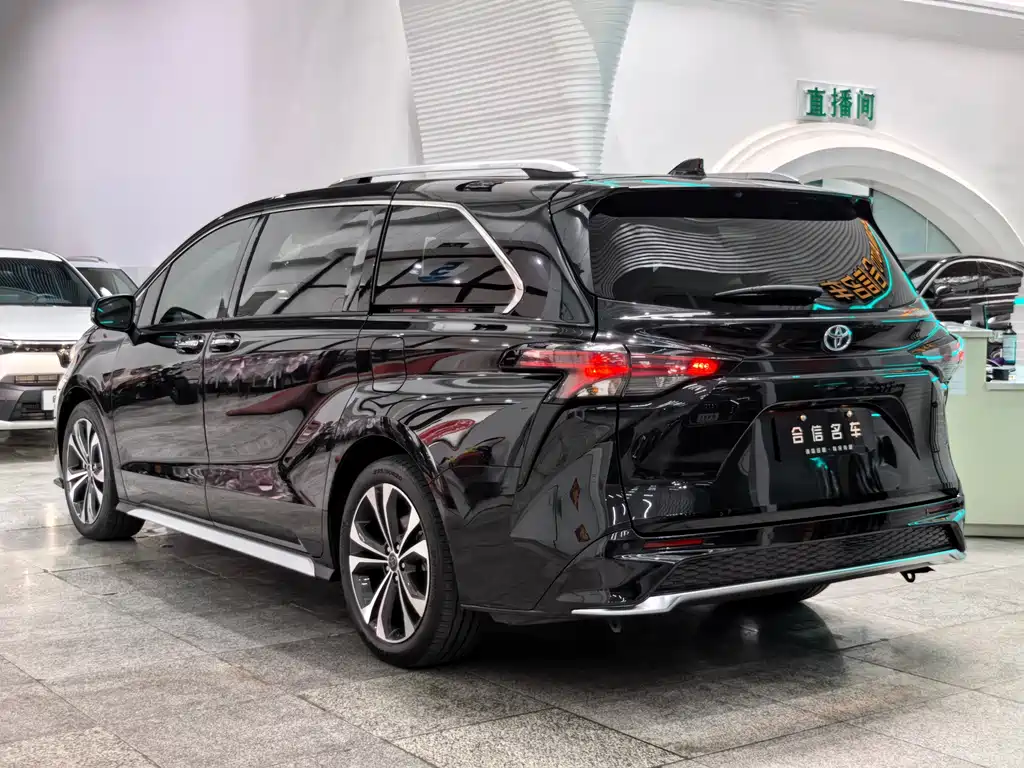 Toyota Granvia 2023