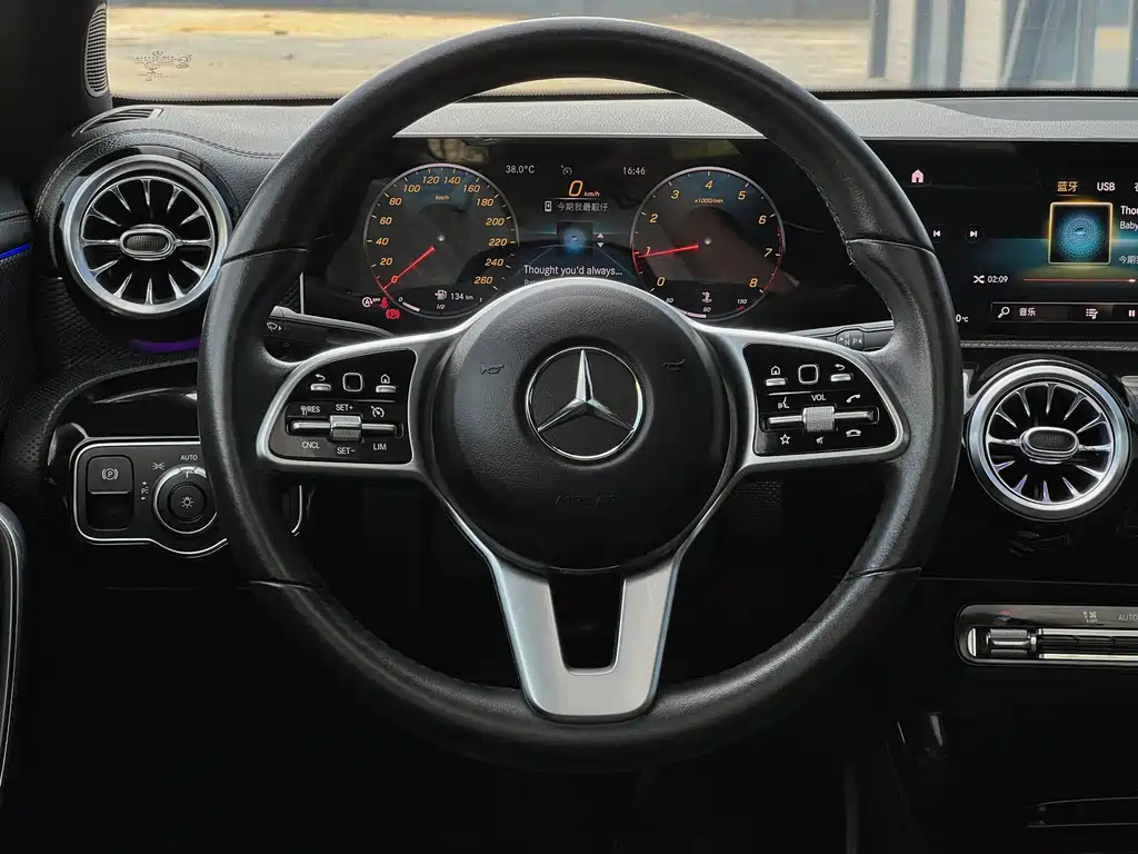 Mercedes-Benz A-Class 2019 — фото 12