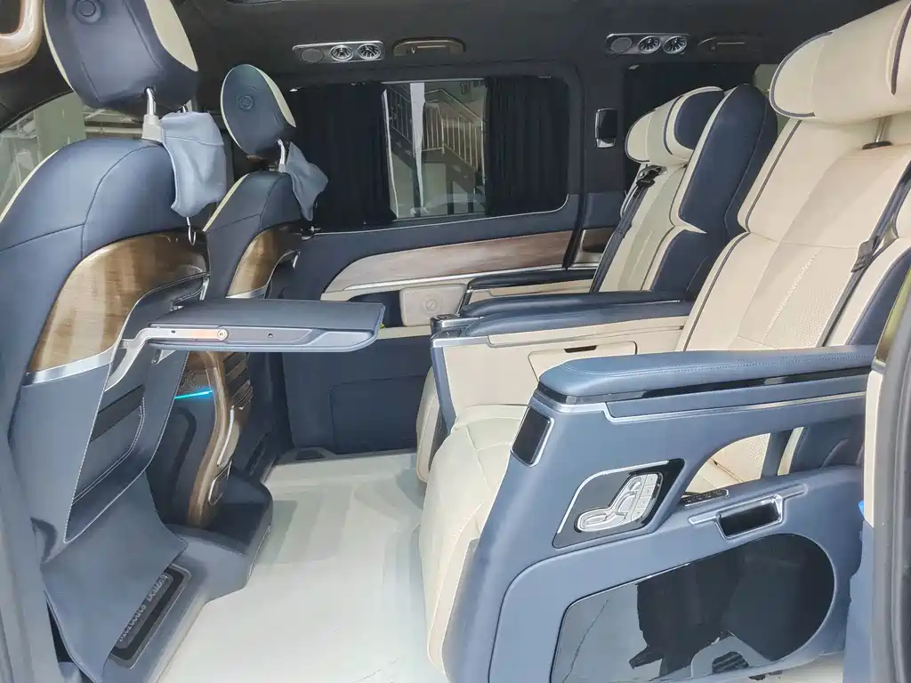 Mercedes-Benz V-Class 2022 — фото 11