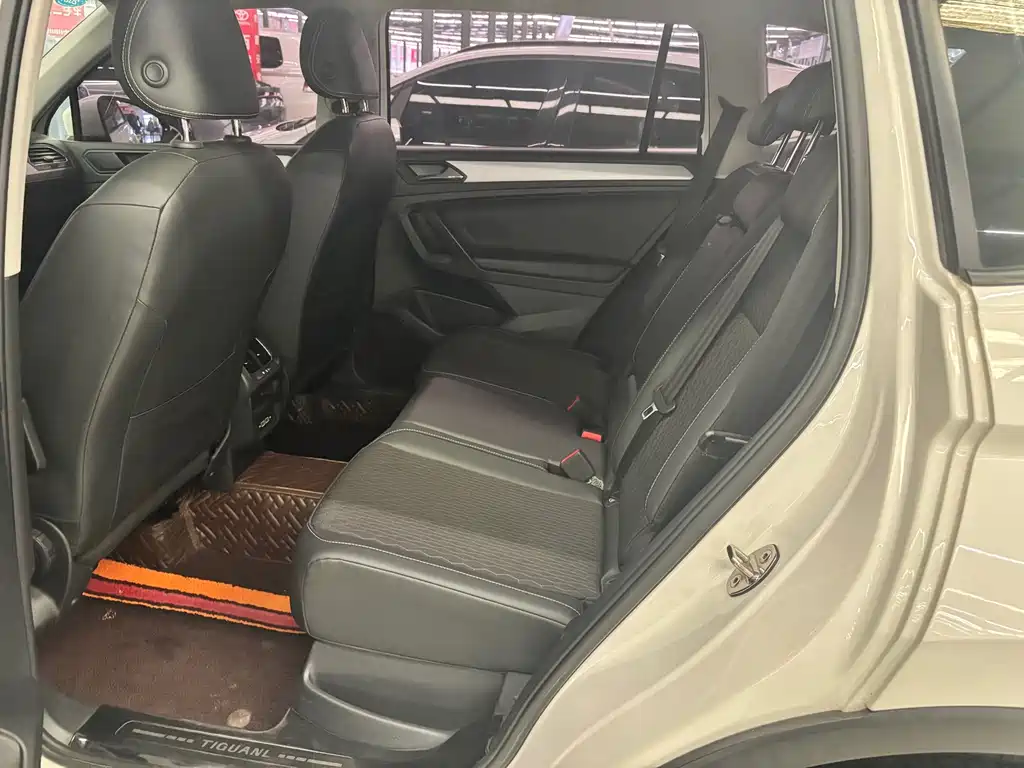 Volkswagen Tiguan L 2020 — фото 8