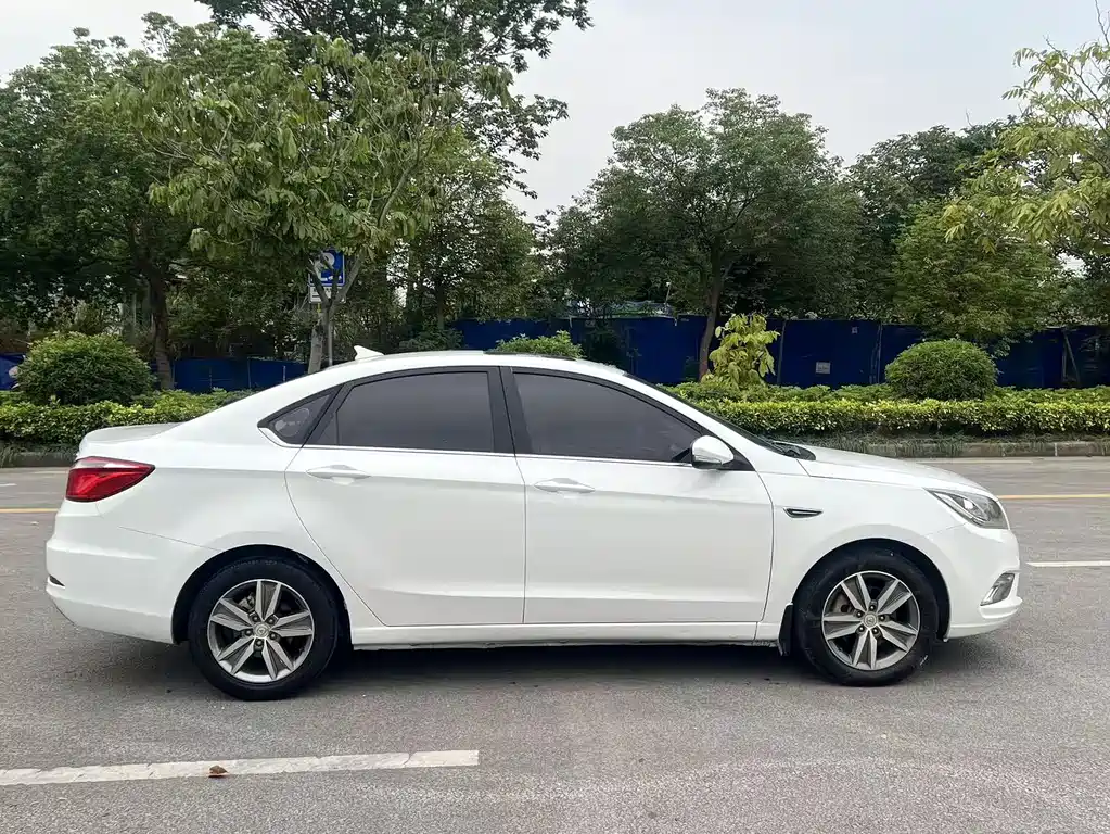 Changan Eado 2017 — фото 8