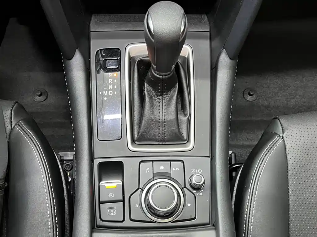 Mazda CX-4 2023 — фото 15