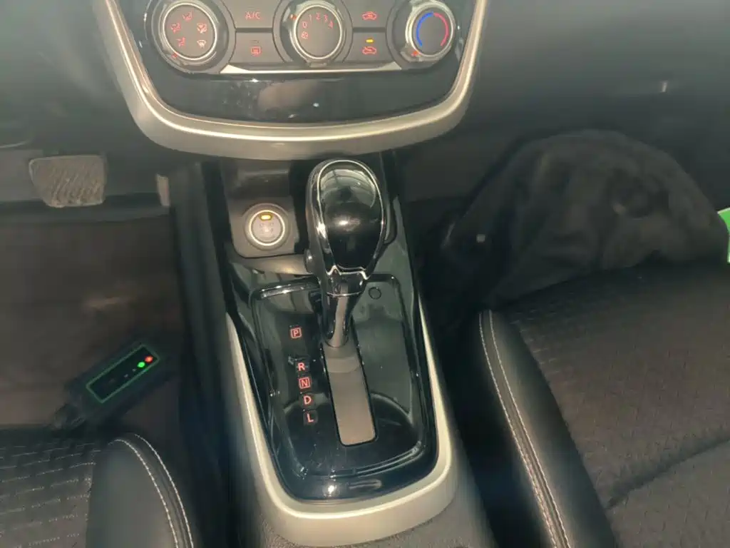 Nissan Tiida 2017 — фото 14