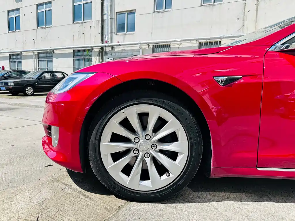 Tesla Model S 2017 — фото 13