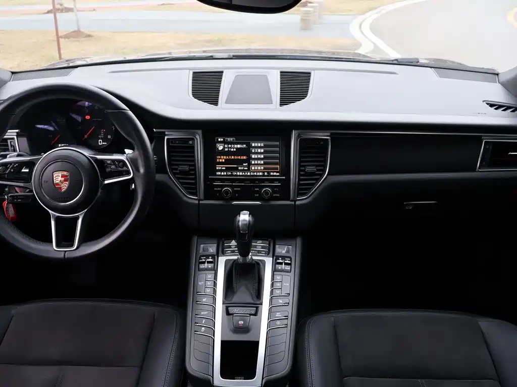 Porsche Macan 2015 — фото 12