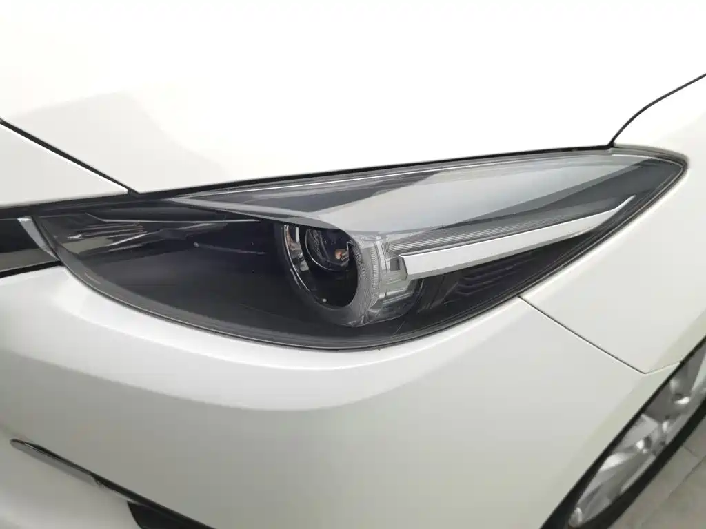 Mazda 3 Axela 2019 — фото 7