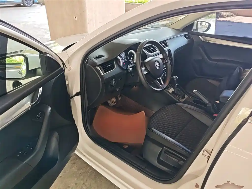 Skoda Octavia 2019 — фото 16