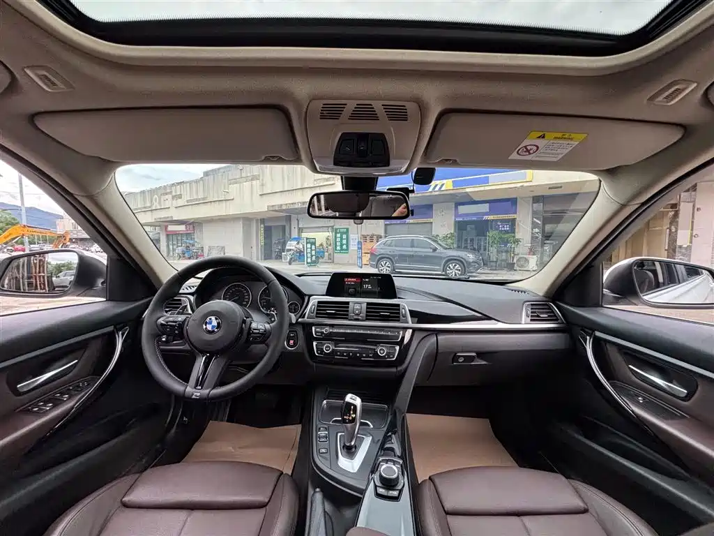 BMW 3 Series 2018 — фото 6