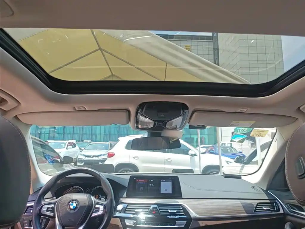 BMW 5 Series 2018 — фото 18
