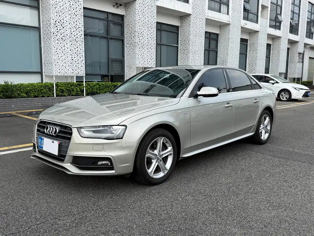 Audi A4L 2015 — фото 1