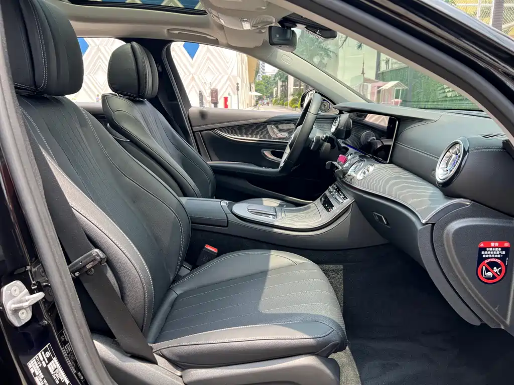 Mercedes-Benz E-Class 2023 — фото 12