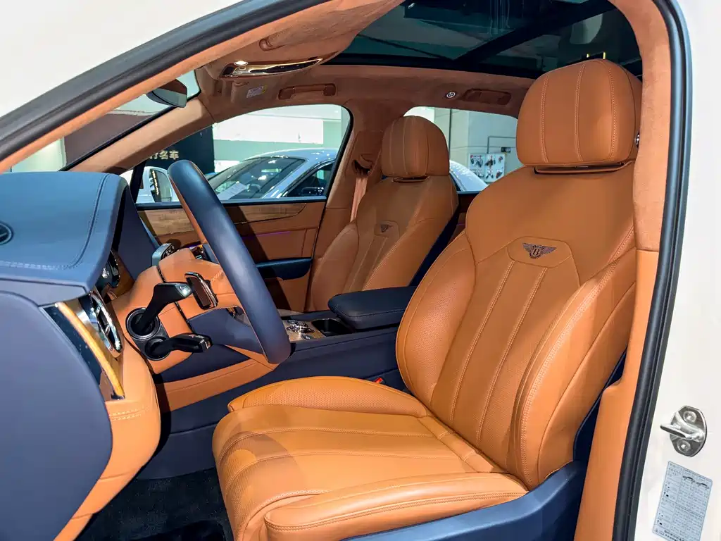 Bentley Bentayga 2025 — фото 14