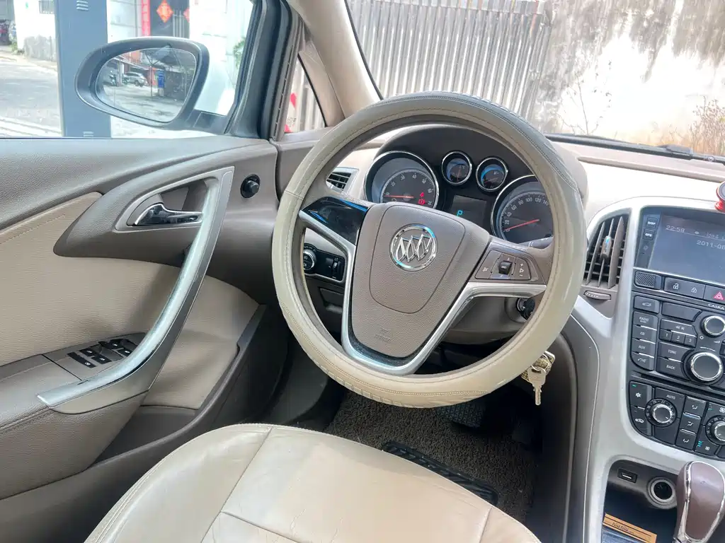 Buick Excelle GT 2012 — фото 18