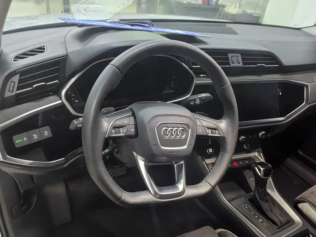 Audi Q3 2023 — фото 12