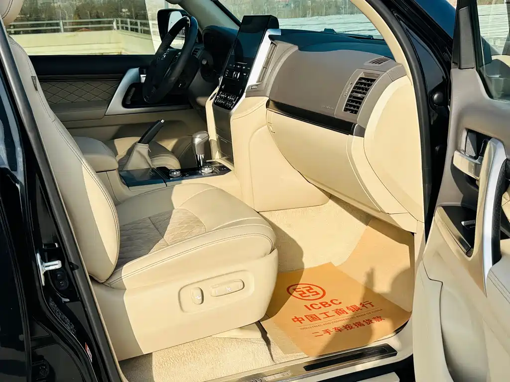 Toyota Land Cruiser 2020 — фото 26