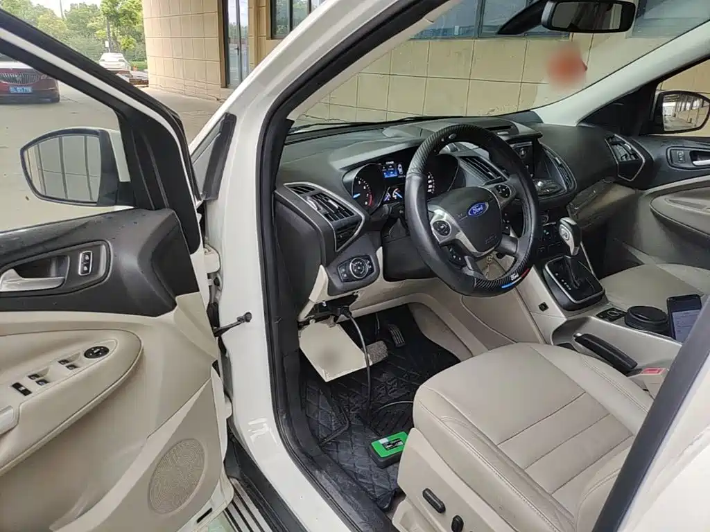 Ford Kuga 2014 — фото 12