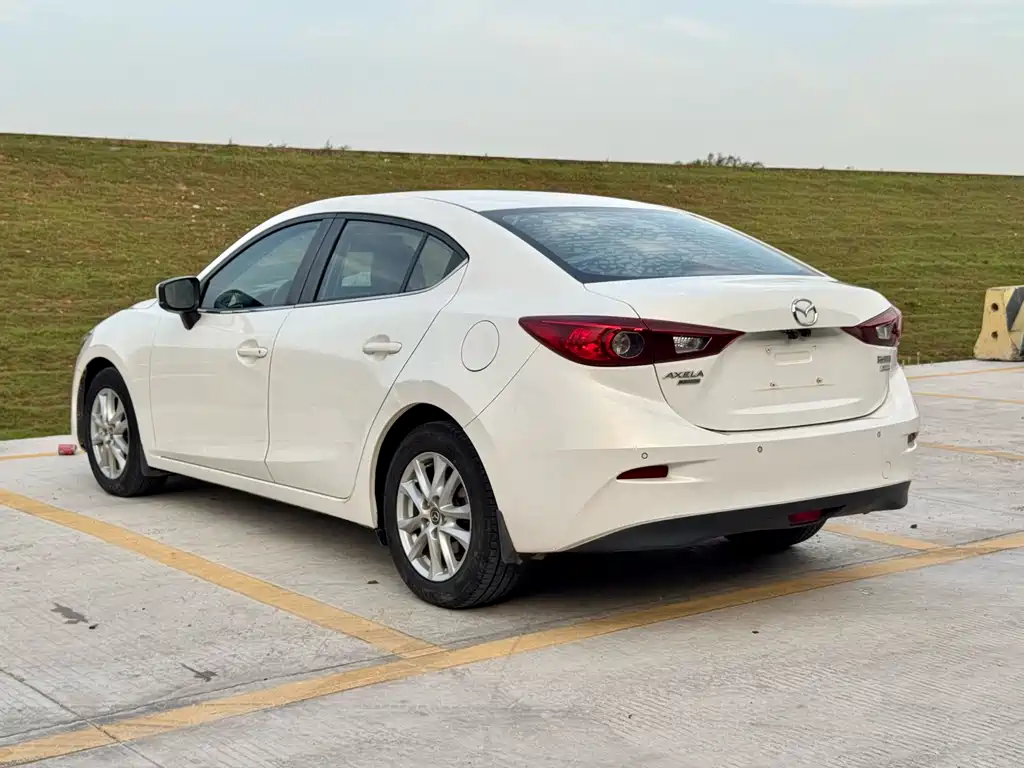 Mazda 3 Axela 2019 — фото 7
