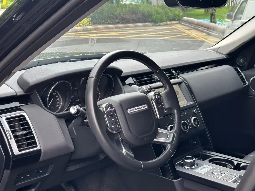 Land Rover Discovery 2018 — фото 10