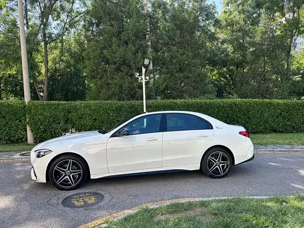 Mercedes-Benz C-Class 2024