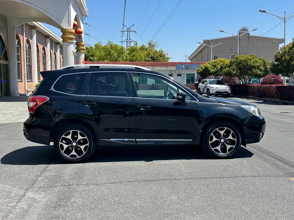 Subaru Forester 2015 — фото 8