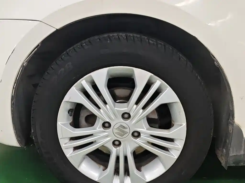 Suzuki Swift 2013 — фото 10