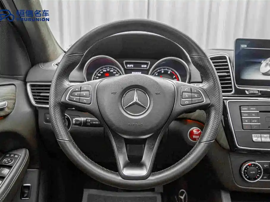 Mercedes-Benz GLE 2017 — фото 17