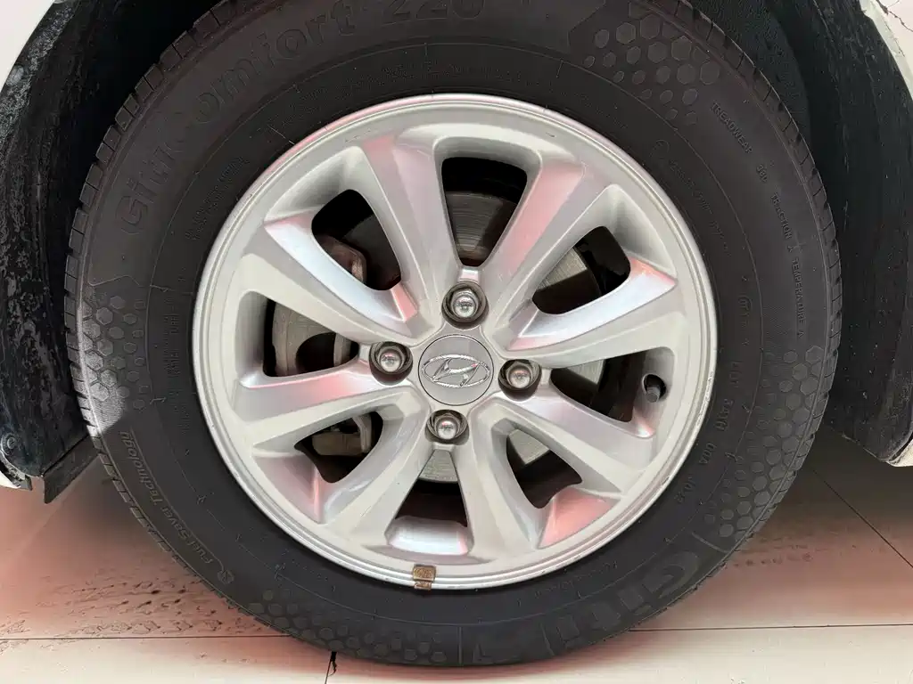 Hyundai Verna 2018 — фото 16
