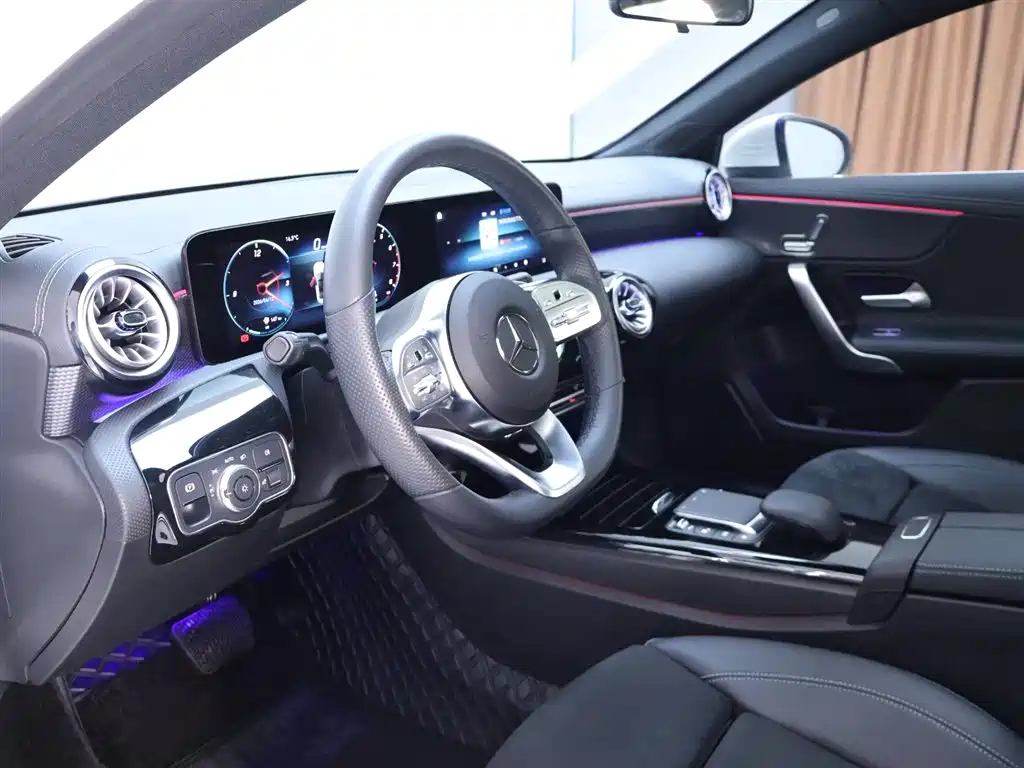 Mercedes-Benz A-Class 2023 — фото 11