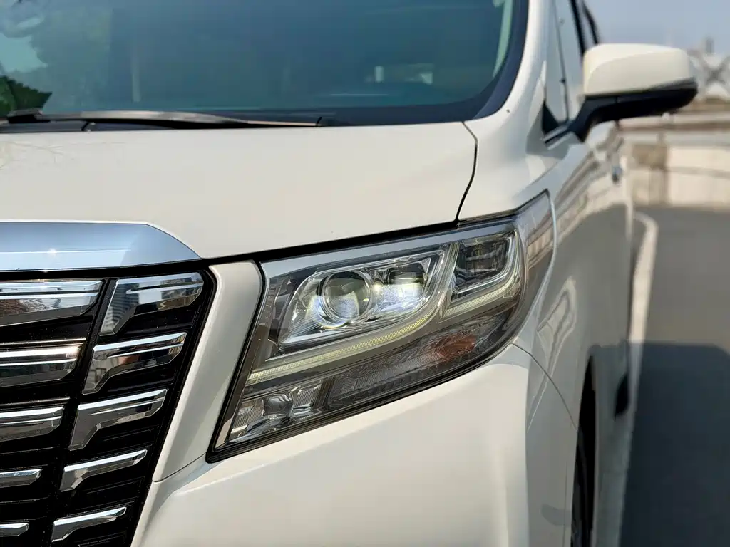 Toyota Alphard 2017 — фото 10