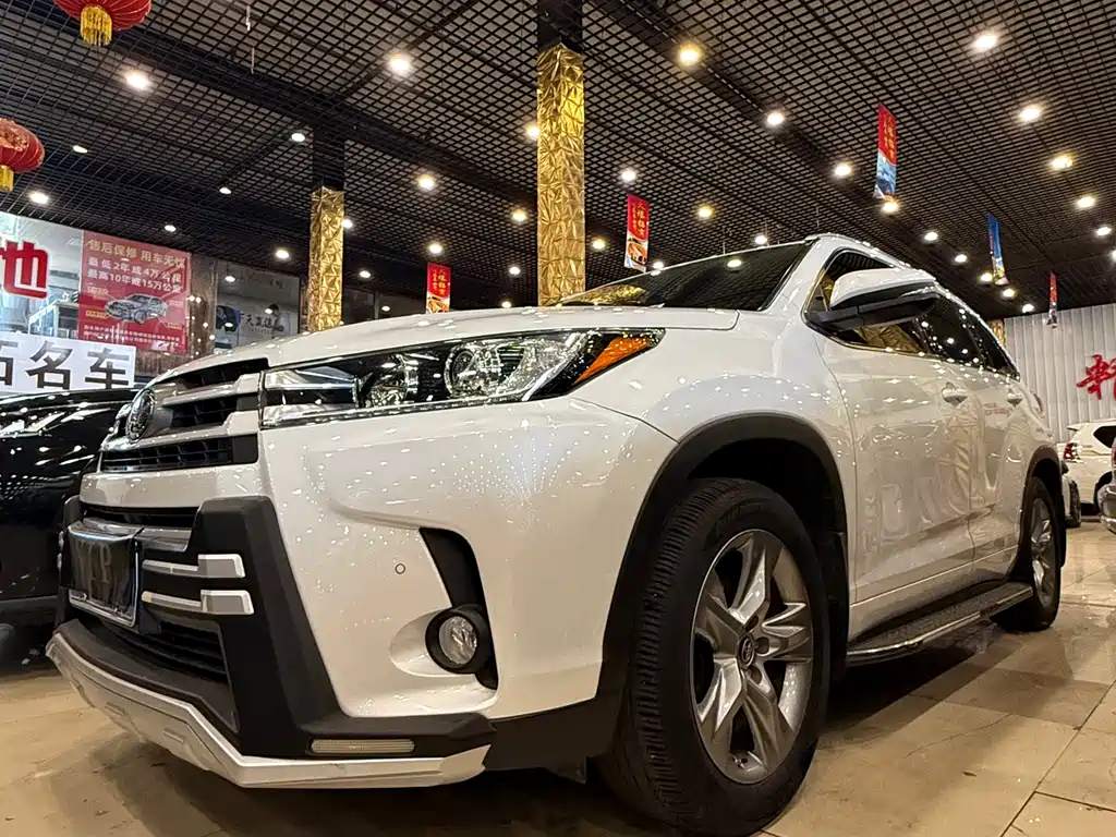 Toyota Highlander 2020 — фото 1